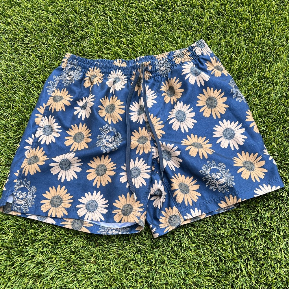 Vans Skullflower volley shorts size M